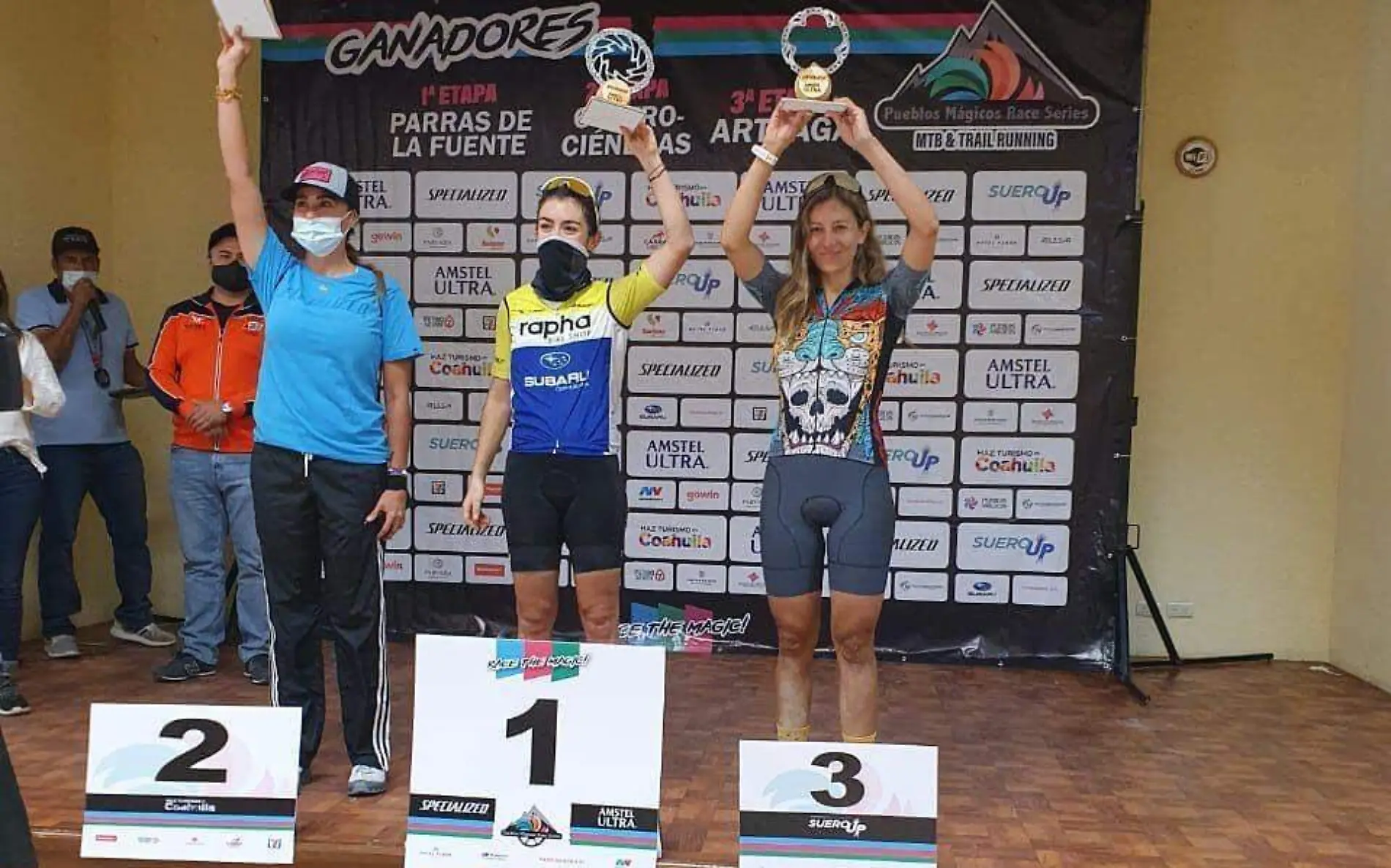 ciclistas podium